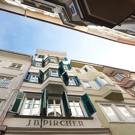 Arcade Apartment